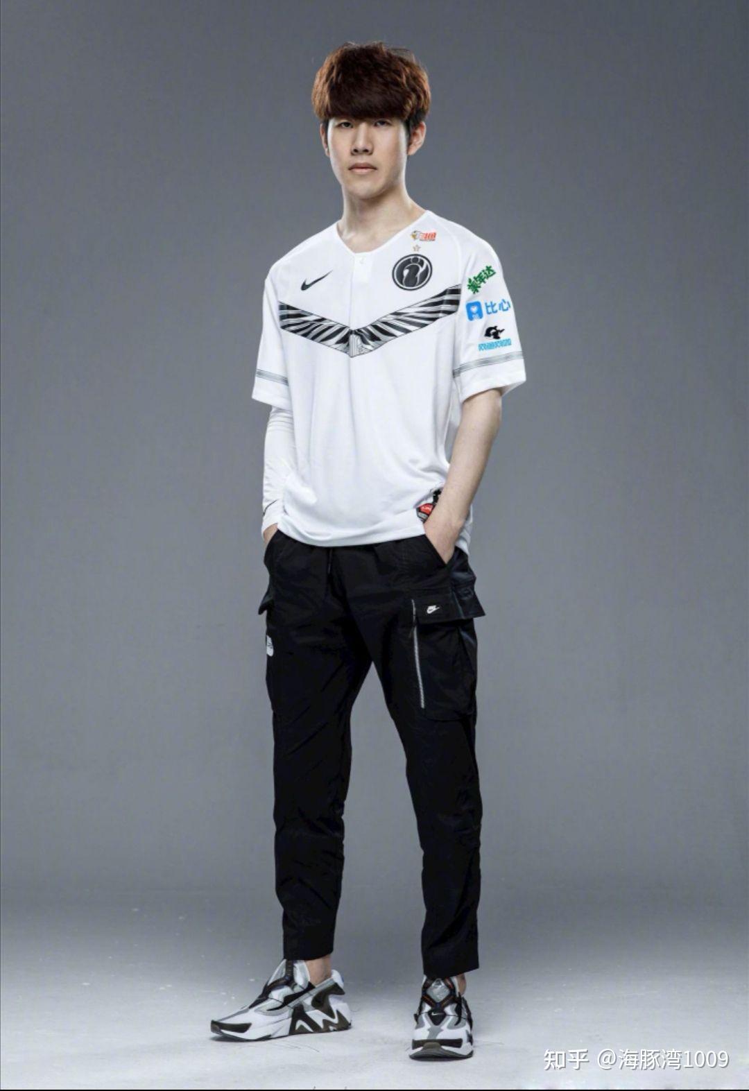 斯图加特今晚手感冰凉上海申花手感冰凉备战国王杯，连对手都承认：Rookie在IG比赛中关键助攻