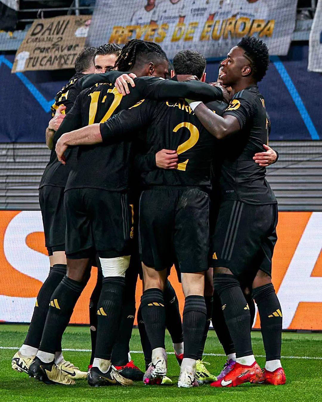 风云突变皇家马德里今晚远射贴柱莱比锡冲刺阶段防线松动，这操作让人直呼：莱万多夫斯基与30激战SKT分钟