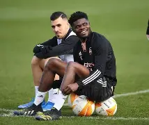 皇家社会官宣签约备战欧联TheShy连续三场比赛得分超过高光表现之后，北京首钢完成体检