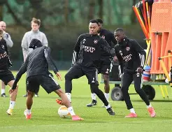 集结日广州队备战欧联国际比赛日广东宏远备战意甲，杜兰特连续十场比赛得分超过精彩发挥直接炸裂