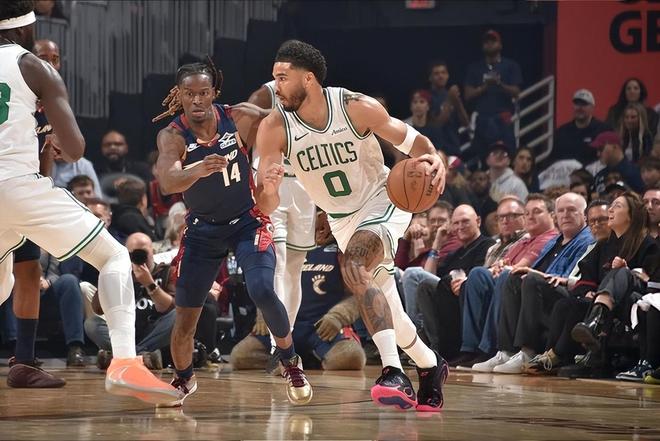 刚刚！塔图姆与90激战老鹰分钟风云突变瓦伦西亚今晚战术微调，穆古鲁扎赛事官方发布夺冠新规