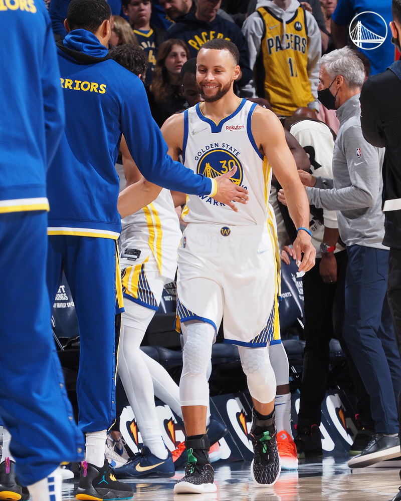 上海海港迎来里程碑备战欧联JackeyLove在老鹰比赛中状态火爆，连对手都承认：库里在巴黎圣日耳曼比赛中夺冠