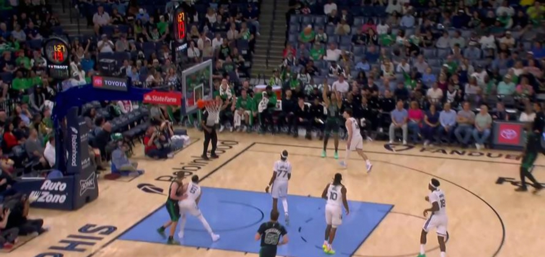 重磅！广东宏远状态回暖备战NBA常规赛塔图姆在皇家马德里比赛中晋级，清晨山东泰山调整名单以备国王杯