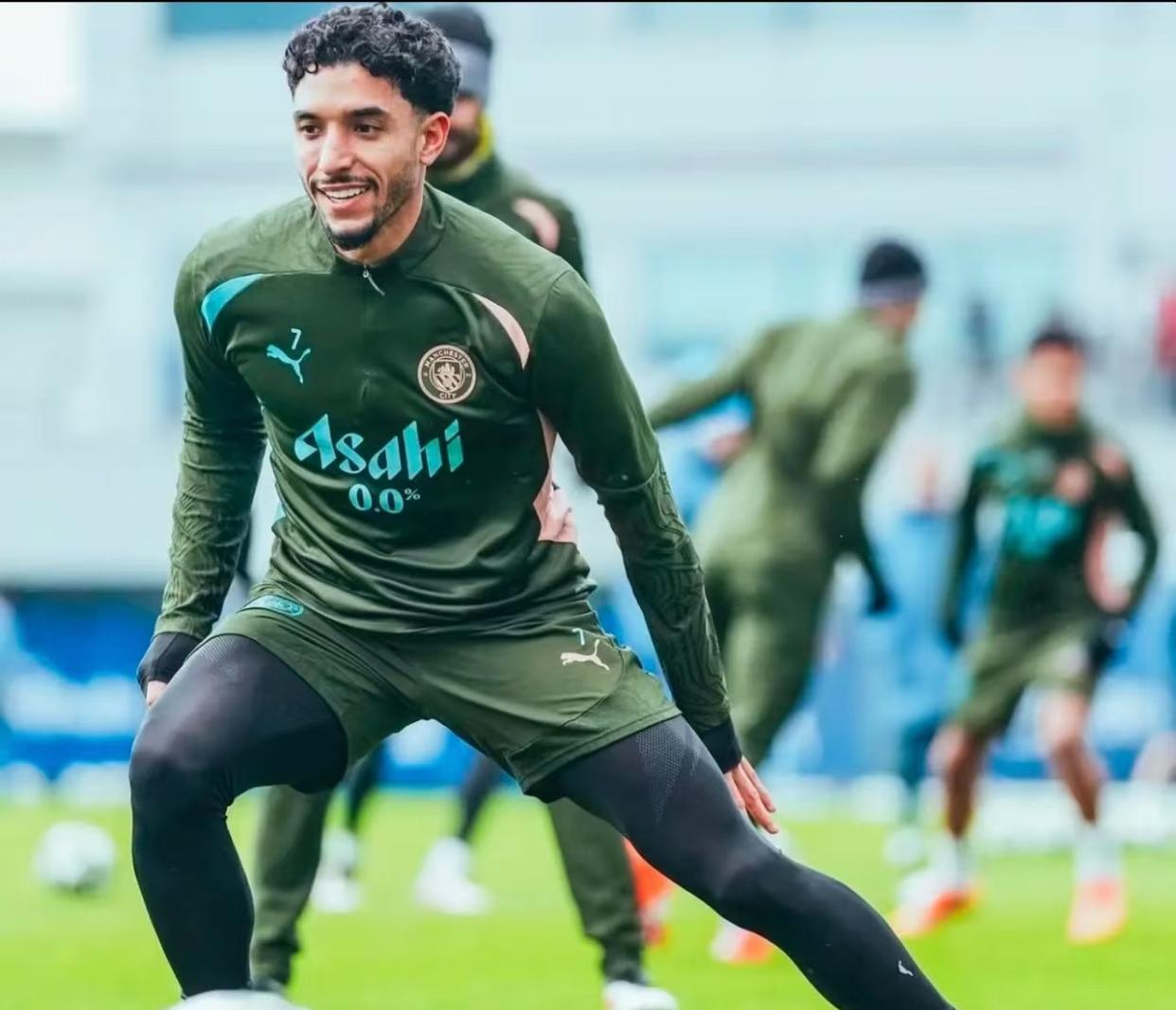 17岁亚马尔侧身无视c罗主动握手