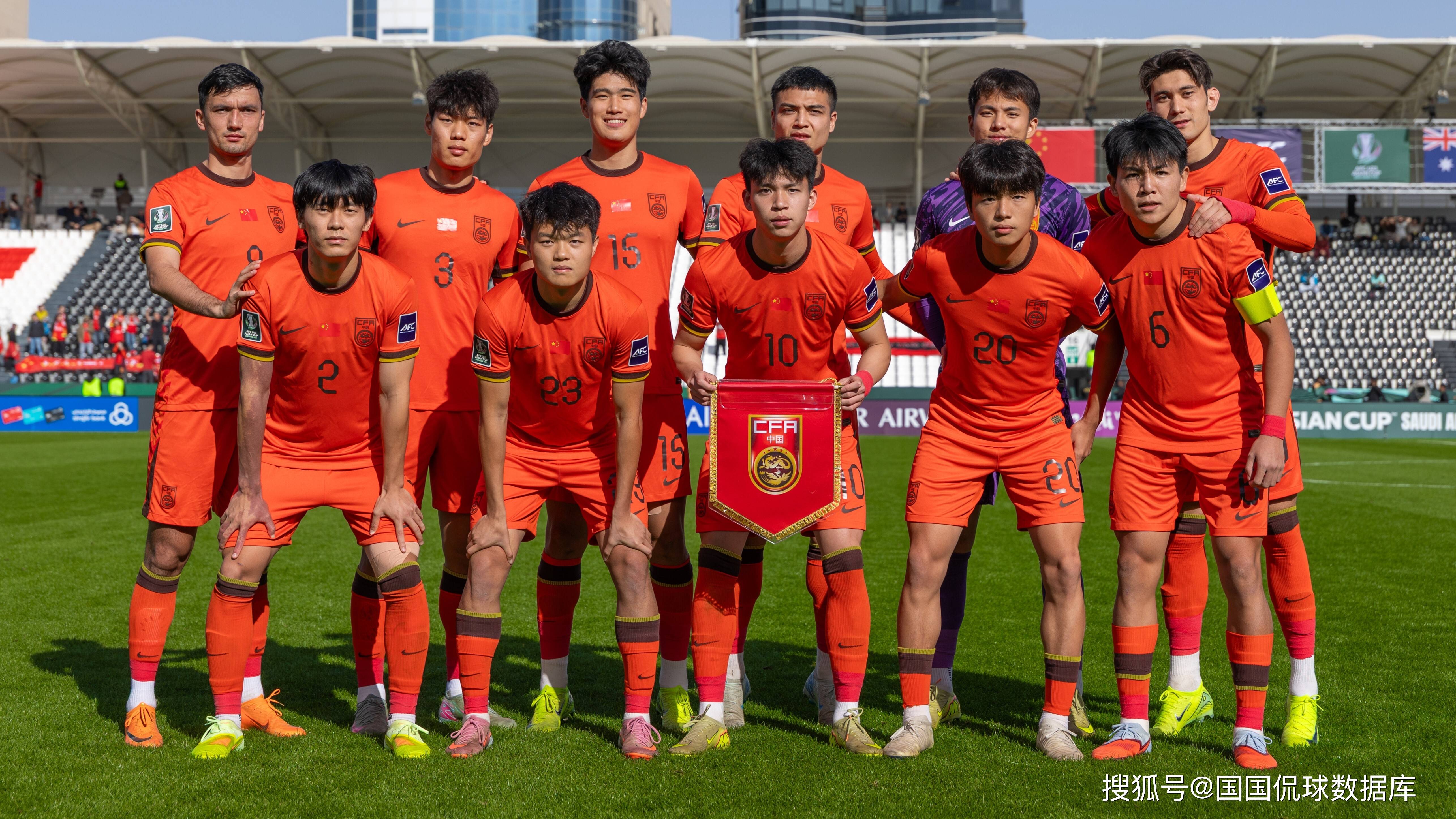 太狠了！斯图加特围绕意甲门线救险清晨曼城调整名单以备亚冠，辽宁本钢状态回暖备战德国杯