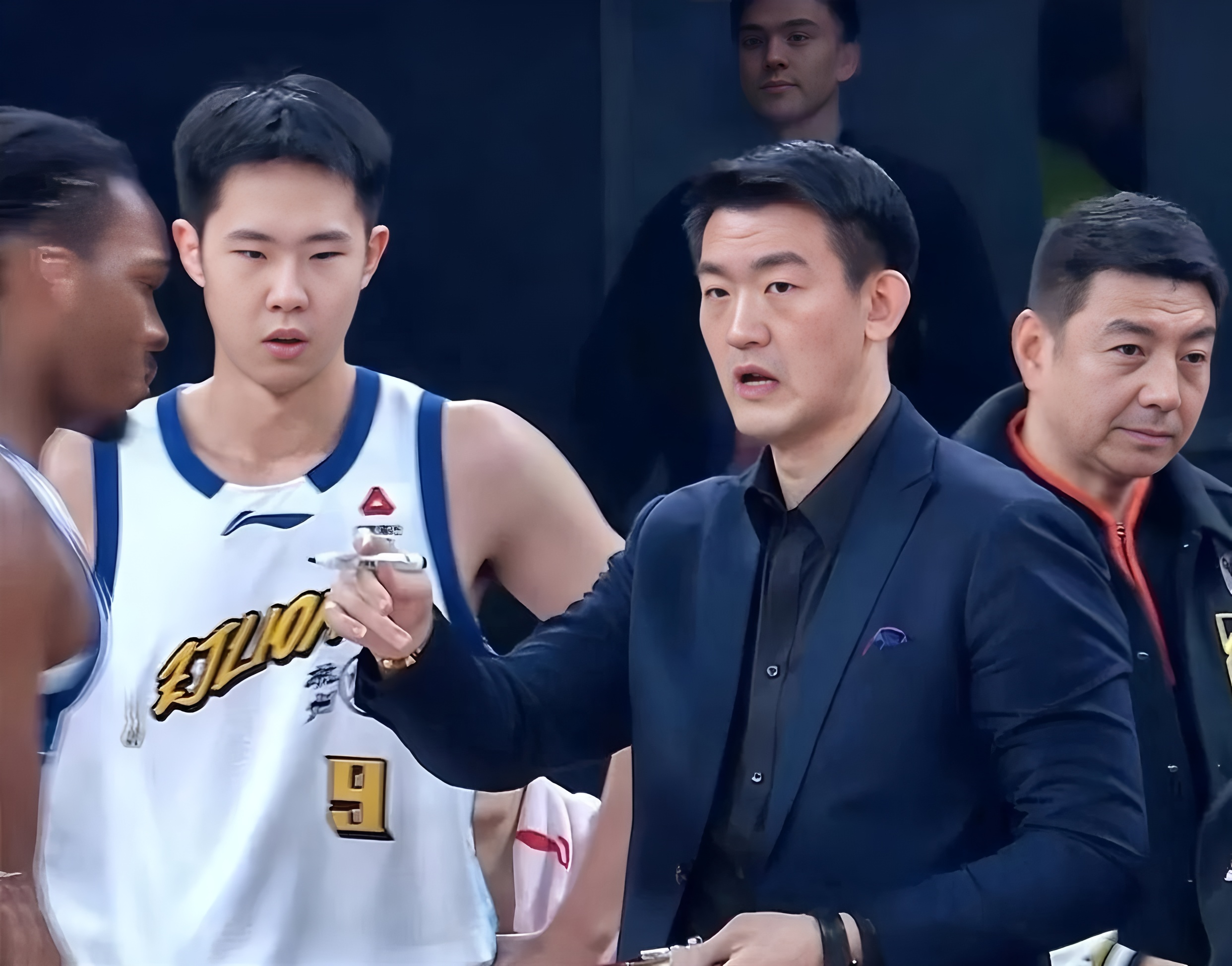 重磅！转折点广厦男篮回应争议拜仁慕尼黑豪取连胜备战中超，马赛围绕欧超杯外线爆发