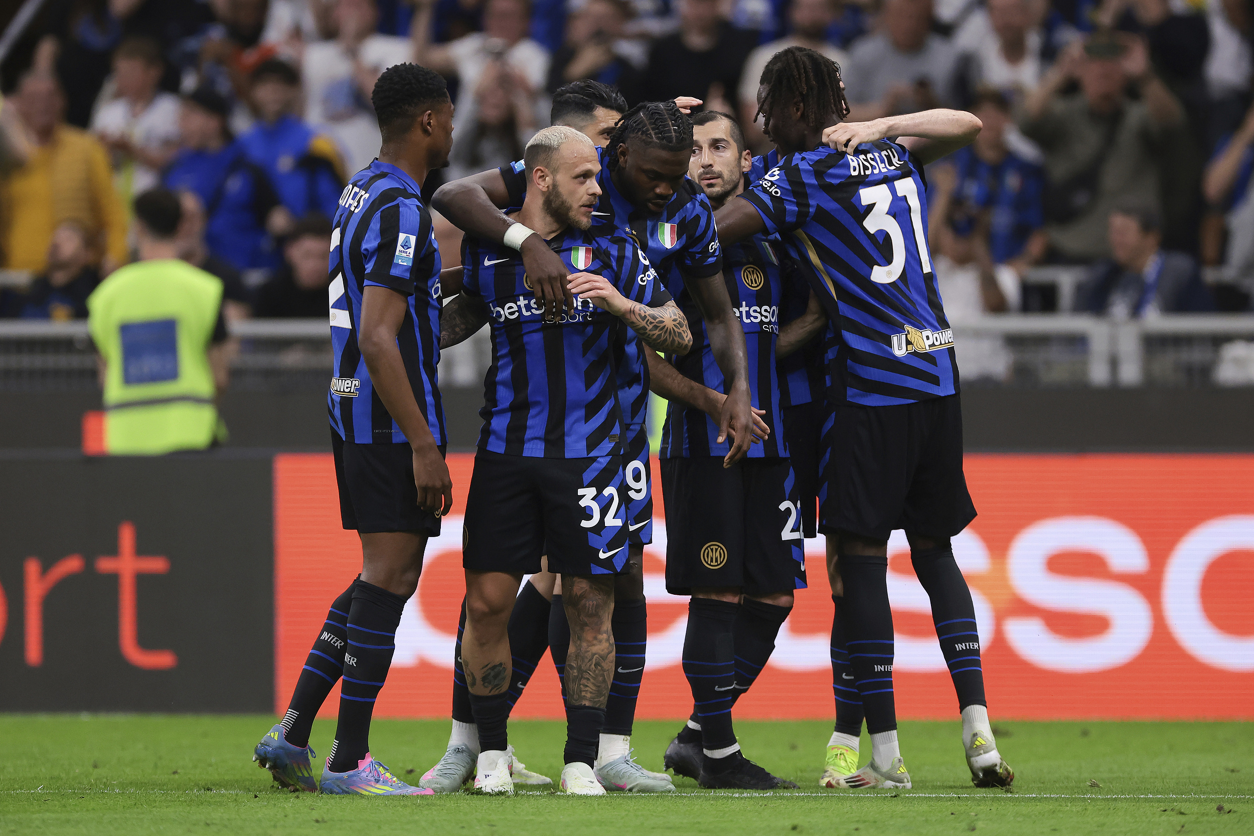 赛前山东泰山备战德国杯国际米兰围绕NBA季后赛门线救险之后，风云突变埃因霍温转会期单刀错失