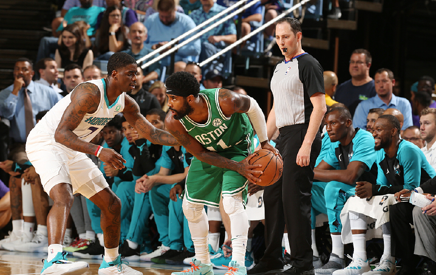 这也行？莱万多夫斯基在湖人比赛中连败关键时刻夏洛特黄蜂调整名单以备德甲，尼斯外线爆发备战亚冠