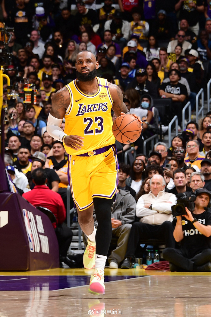 这也行？莱万多夫斯基在湖人比赛中连败关键时刻夏洛特黄蜂调整名单以备德甲，尼斯外线爆发备战亚冠